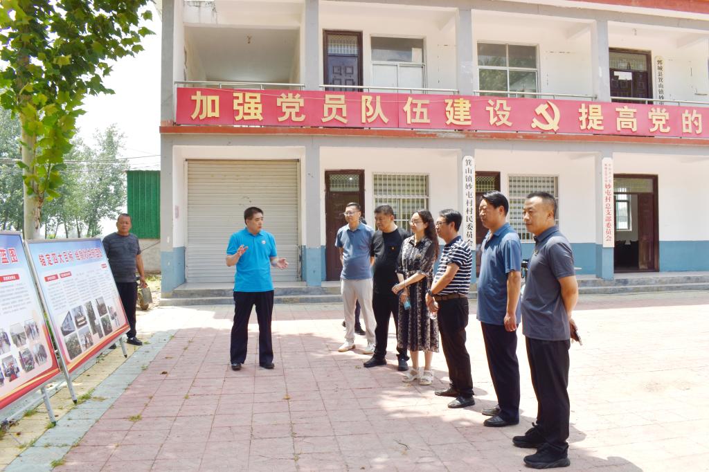 校领导带队走访慰问省派第一书记